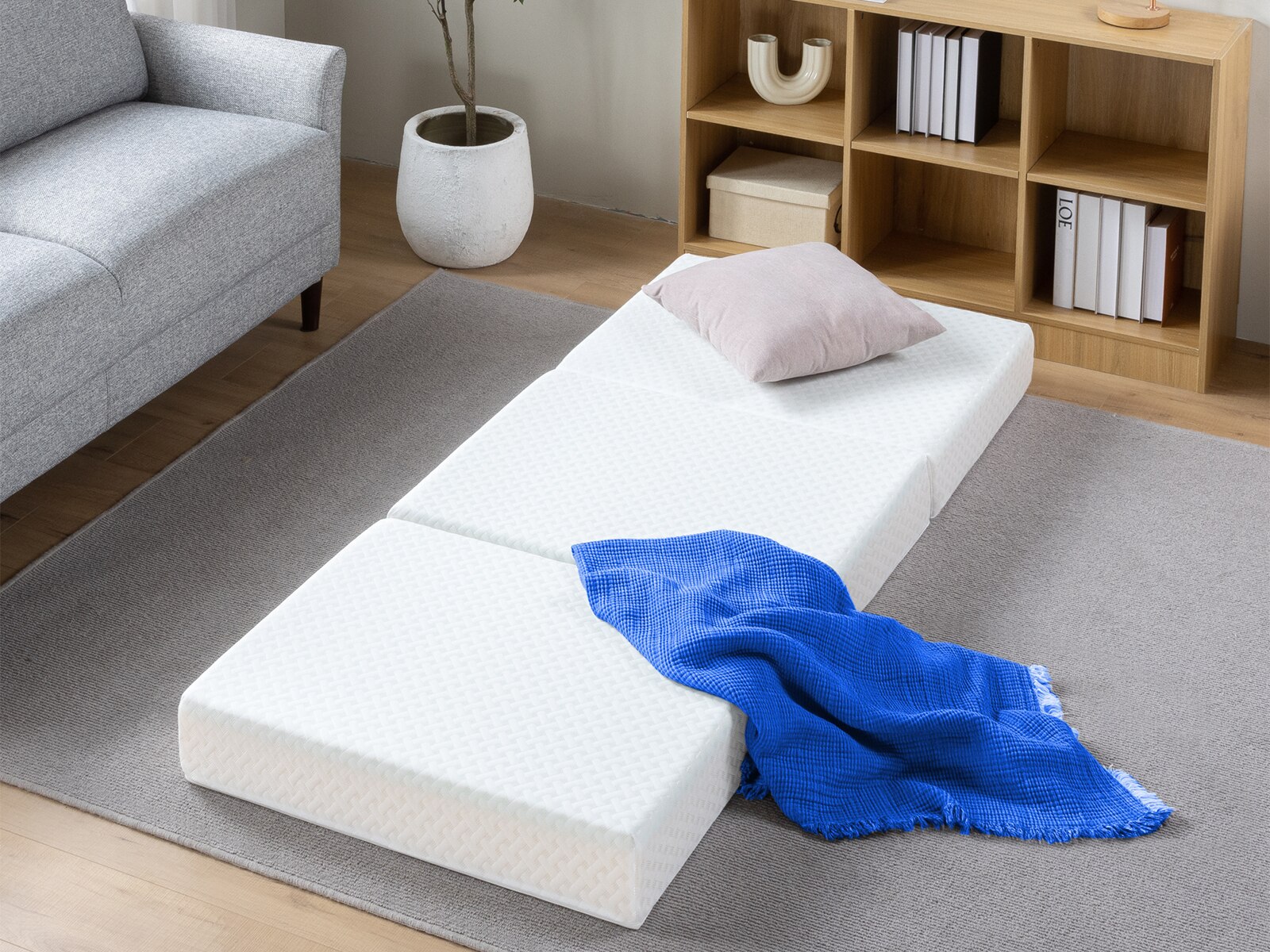 4" Traditional Tri-Fold Sleeper